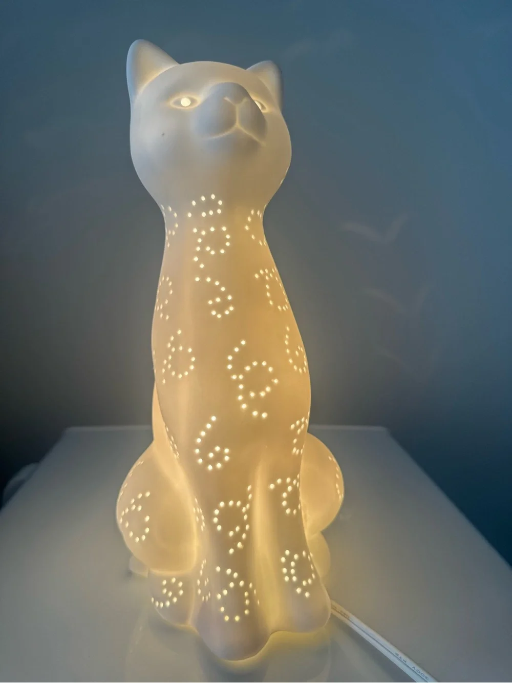 White Porcelain Cat Table Lamp